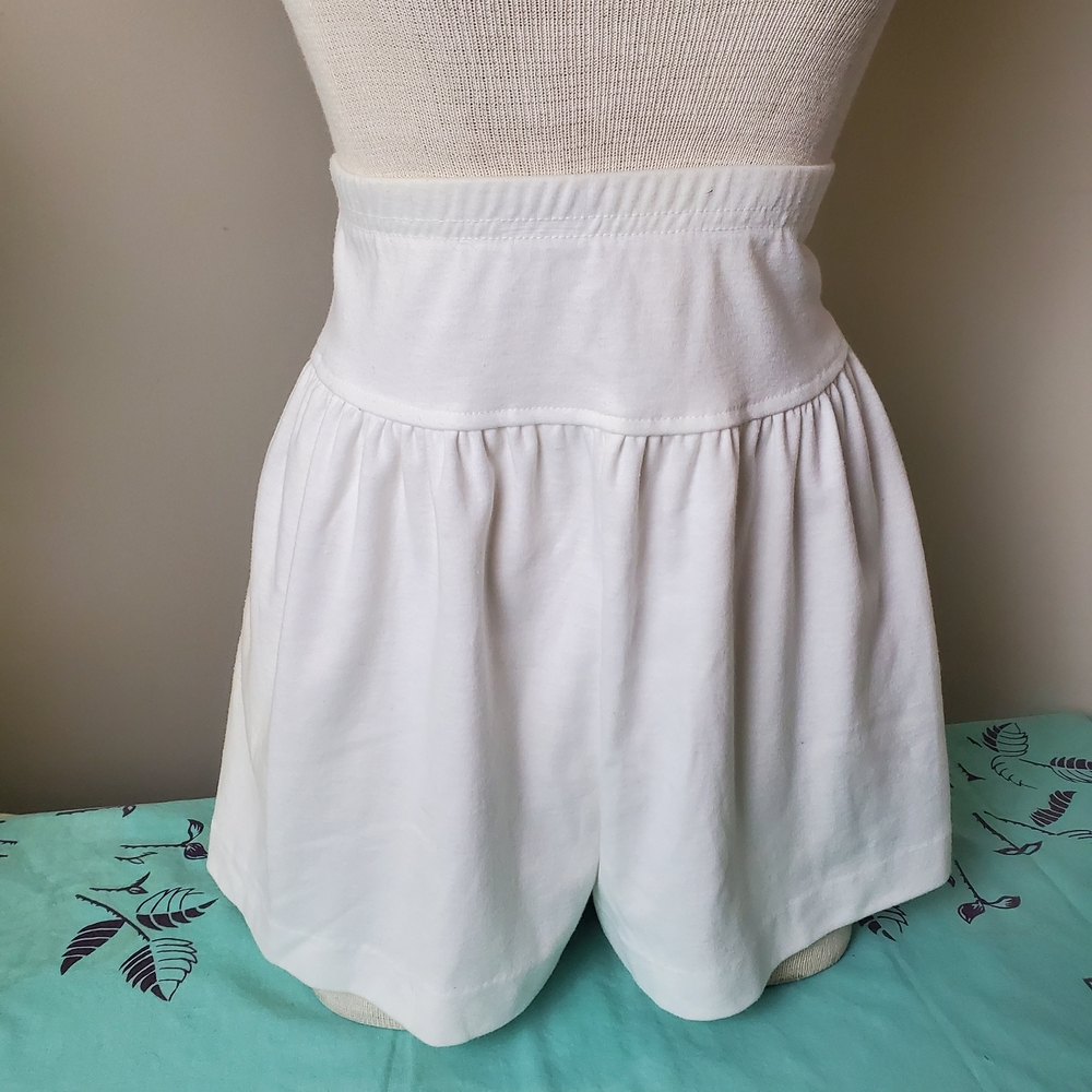 Jaclyn Smith Vintage 80s High-Waisted White Shorts